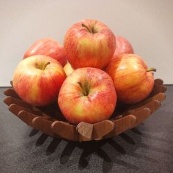 Kurv i finr, mahognifarvet 25cm i diamter