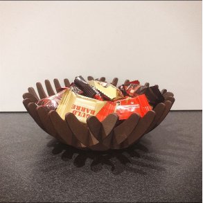 Kurv i fin�r, mahognifarvet 20cm i diamter