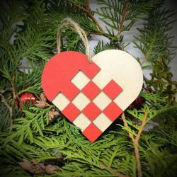 Julehjerte, r�d og natur, birkefin�r, dekoreret p� begge sider