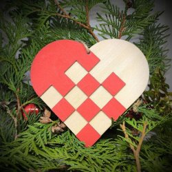 Julehjerte, r�d og natur, birkefin�r, dekoreret p� begge sider